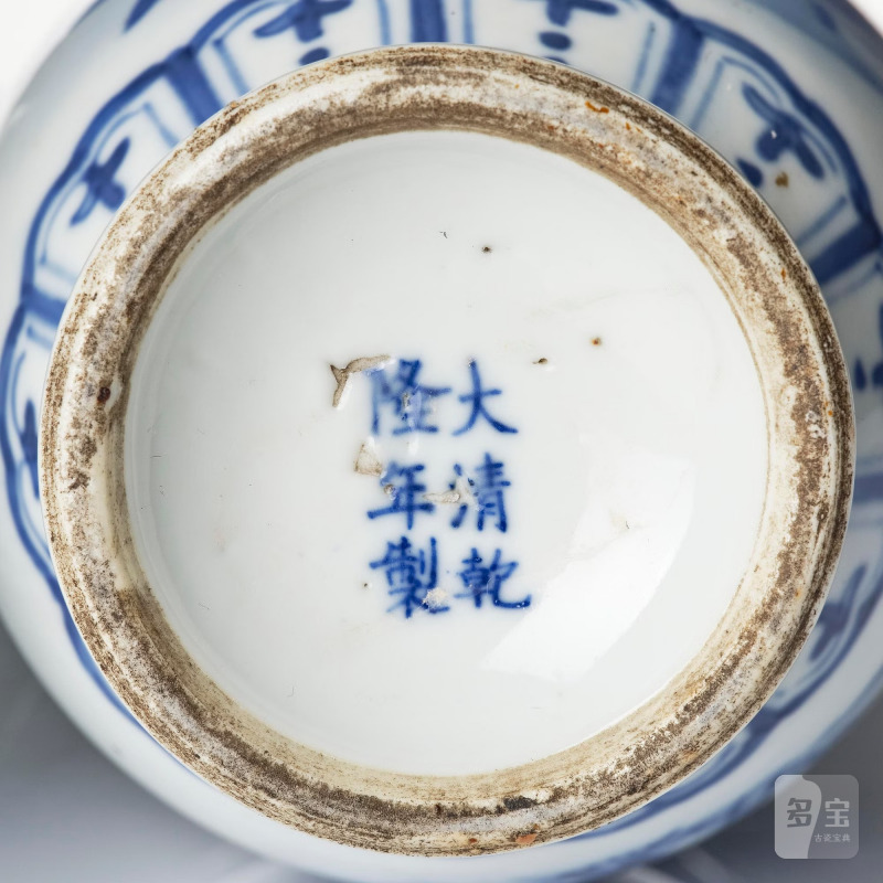 A pair of blue and white 'peony and birds' vases, - 图9
